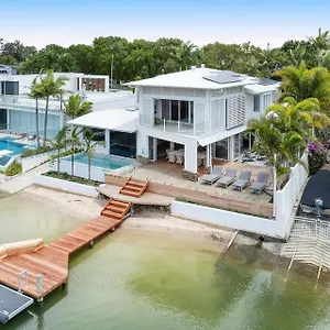 Lucy - Noosa - Noosaville